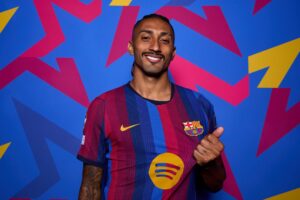 Raphinha Wants to Stay at Barcelona as Contract Talks Begin